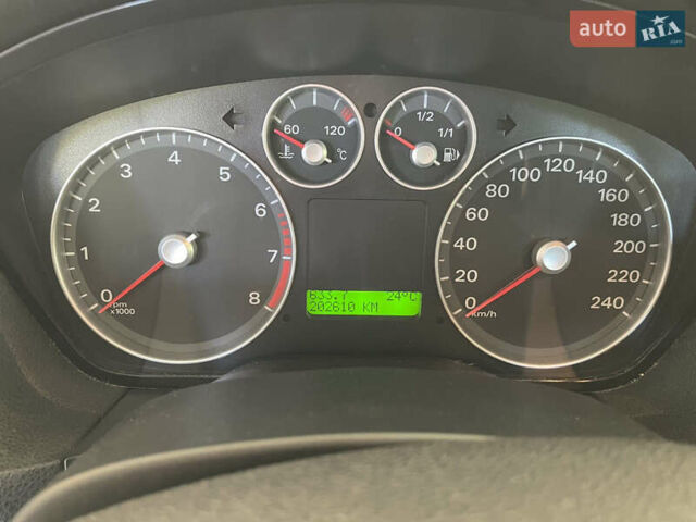 Черный Форд Фокус, объемом двигателя 1.6 л и пробегом 206 тыс. км за 4700 $, фото 9 на Automoto.ua