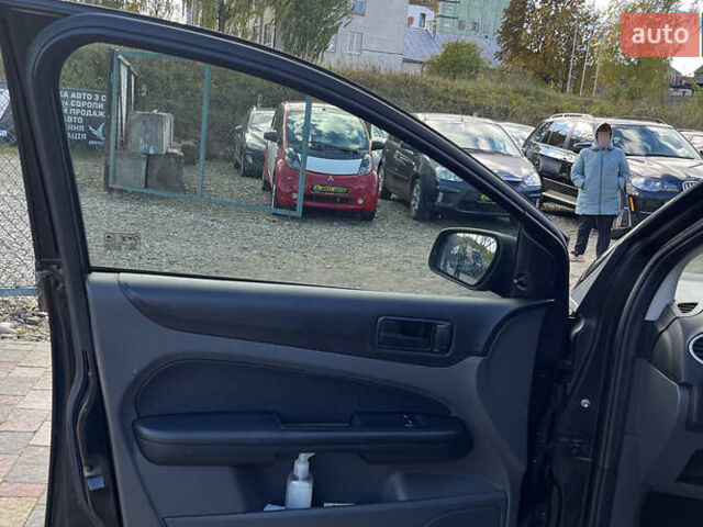 Черный Форд Фокус, объемом двигателя 1.6 л и пробегом 206 тыс. км за 4500 $, фото 16 на Automoto.ua