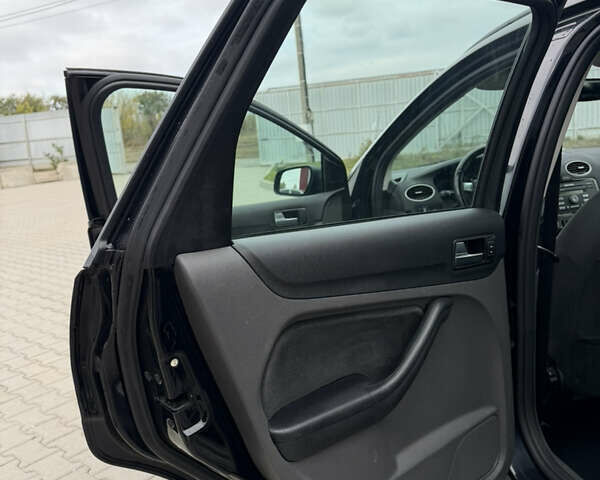 Чорний Форд Фокус, об'ємом двигуна 1.6 л та пробігом 195 тис. км за 5499 $, фото 26 на Automoto.ua