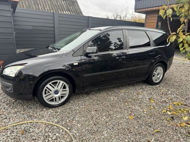 Черный Форд Фокус, объемом двигателя 1.6 л и пробегом 220 тыс. км за 2200 $, фото 1 на Automoto.ua