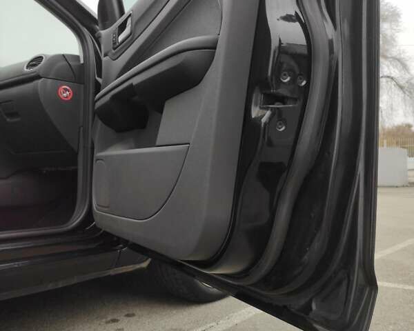 Черный Форд Фокус, объемом двигателя 1.6 л и пробегом 312 тыс. км за 4800 $, фото 13 на Automoto.ua