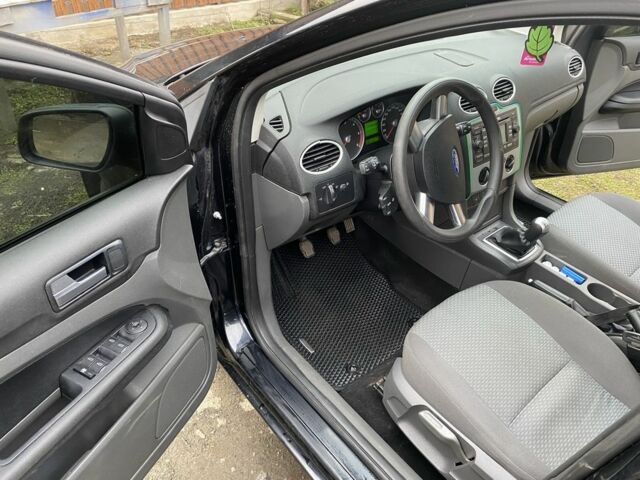 Черный Форд Фокус, объемом двигателя 1.6 л и пробегом 260 тыс. км за 4200 $, фото 6 на Automoto.ua