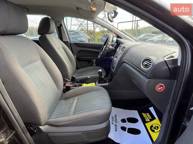 Черный Форд Фокус, объемом двигателя 1.6 л и пробегом 206 тыс. км за 4500 $, фото 17 на Automoto.ua