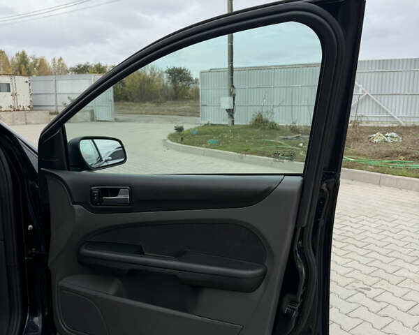 Чорний Форд Фокус, об'ємом двигуна 1.6 л та пробігом 195 тис. км за 5499 $, фото 30 на Automoto.ua