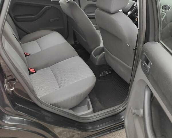 Черный Форд Фокус, объемом двигателя 1.6 л и пробегом 312 тыс. км за 4800 $, фото 14 на Automoto.ua