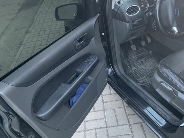 Черный Форд Фокус, объемом двигателя 1.6 л и пробегом 162 тыс. км за 5400 $, фото 12 на Automoto.ua