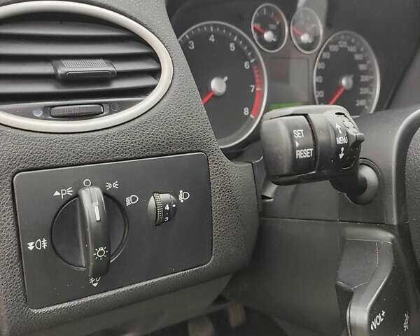 Черный Форд Фокус, объемом двигателя 1.6 л и пробегом 312 тыс. км за 4800 $, фото 17 на Automoto.ua