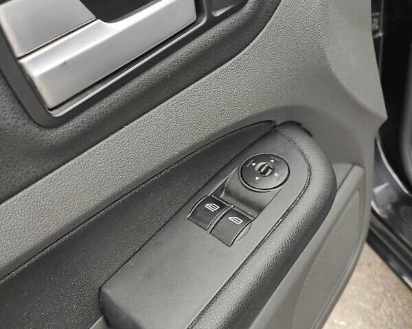 Черный Форд Фокус, объемом двигателя 1.6 л и пробегом 312 тыс. км за 4800 $, фото 18 на Automoto.ua