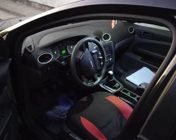 Черный Форд Фокус, объемом двигателя 1.6 л и пробегом 320 тыс. км за 4721 $, фото 2 на Automoto.ua