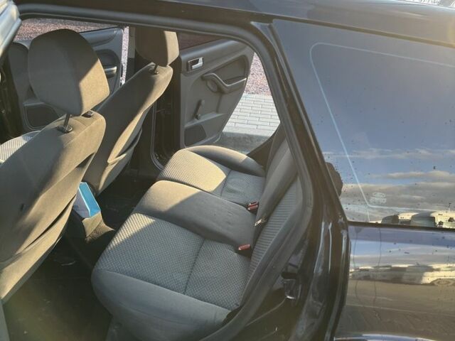 Чорний Форд Фокус, об'ємом двигуна 1.6 л та пробігом 305 тис. км за 4200 $, фото 5 на Automoto.ua