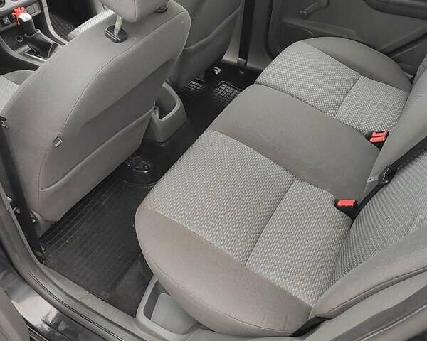 Черный Форд Фокус, объемом двигателя 1.6 л и пробегом 312 тыс. км за 4800 $, фото 16 на Automoto.ua