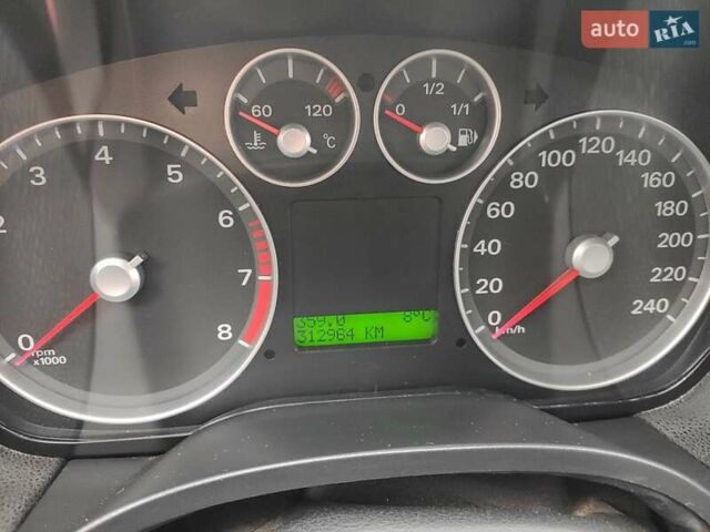 Черный Форд Фокус, объемом двигателя 1.6 л и пробегом 312 тыс. км за 4800 $, фото 22 на Automoto.ua