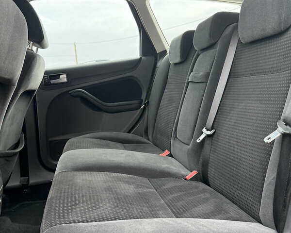 Чорний Форд Фокус, об'ємом двигуна 1.6 л та пробігом 195 тис. км за 5499 $, фото 27 на Automoto.ua