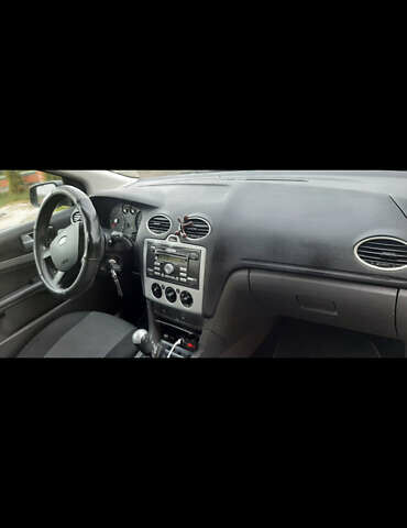 Черный Форд Фокус, объемом двигателя 1.6 л и пробегом 298 тыс. км за 3800 $, фото 8 на Automoto.ua