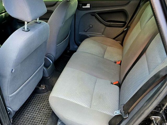 Чорний Форд Фокус, об'ємом двигуна 1.6 л та пробігом 300 тис. км за 3500 $, фото 7 на Automoto.ua