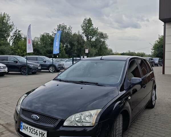 Черный Форд Фокус, объемом двигателя 1.6 л и пробегом 240 тыс. км за 5100 $, фото 1 на Automoto.ua