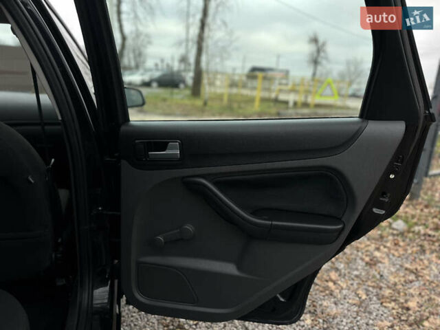 Черный Форд Фокус, объемом двигателя 1.8 л и пробегом 188 тыс. км за 5600 $, фото 35 на Automoto.ua