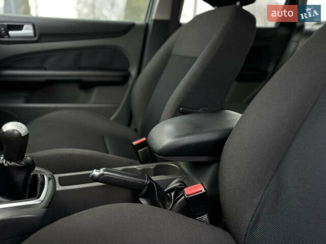 Черный Форд Фокус, объемом двигателя 1.8 л и пробегом 188 тыс. км за 5600 $, фото 25 на Automoto.ua