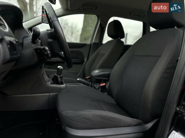 Черный Форд Фокус, объемом двигателя 1.8 л и пробегом 188 тыс. км за 5600 $, фото 22 на Automoto.ua