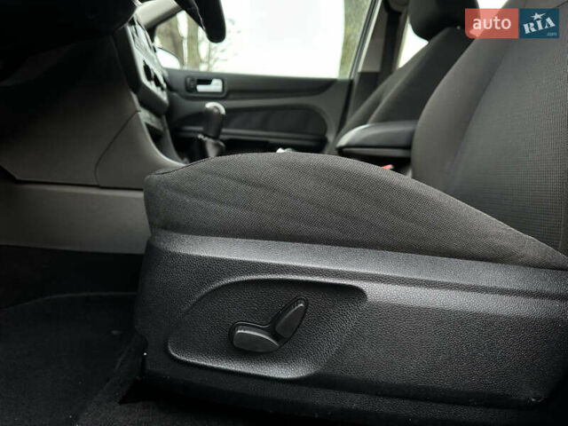 Черный Форд Фокус, объемом двигателя 1.8 л и пробегом 188 тыс. км за 5600 $, фото 24 на Automoto.ua