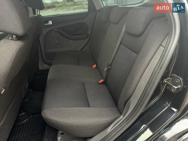 Черный Форд Фокус, объемом двигателя 1.6 л и пробегом 231 тыс. км за 4999 $, фото 7 на Automoto.ua