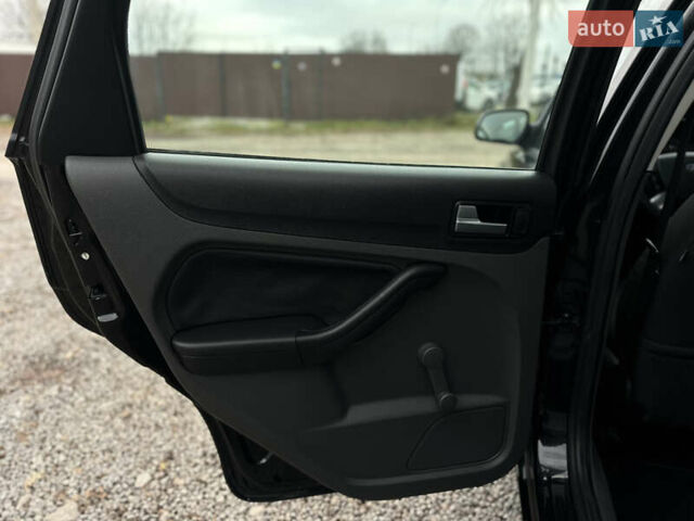 Черный Форд Фокус, объемом двигателя 1.8 л и пробегом 188 тыс. км за 5600 $, фото 34 на Automoto.ua