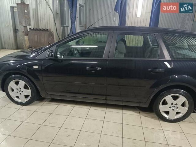 Черный Форд Фокус, объемом двигателя 1.6 л и пробегом 283 тыс. км за 4550 $, фото 3 на Automoto.ua