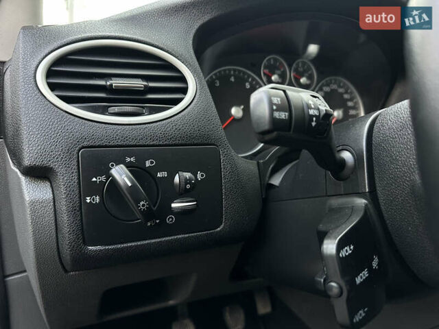 Черный Форд Фокус, объемом двигателя 1.8 л и пробегом 188 тыс. км за 5600 $, фото 21 на Automoto.ua