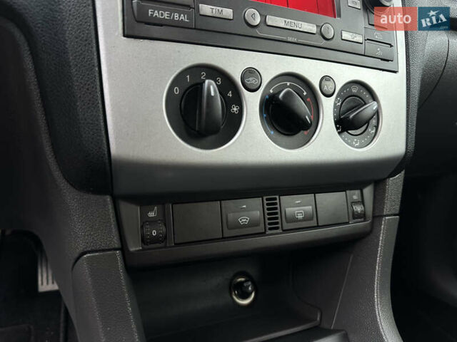 Черный Форд Фокус, объемом двигателя 1.8 л и пробегом 188 тыс. км за 5600 $, фото 31 на Automoto.ua