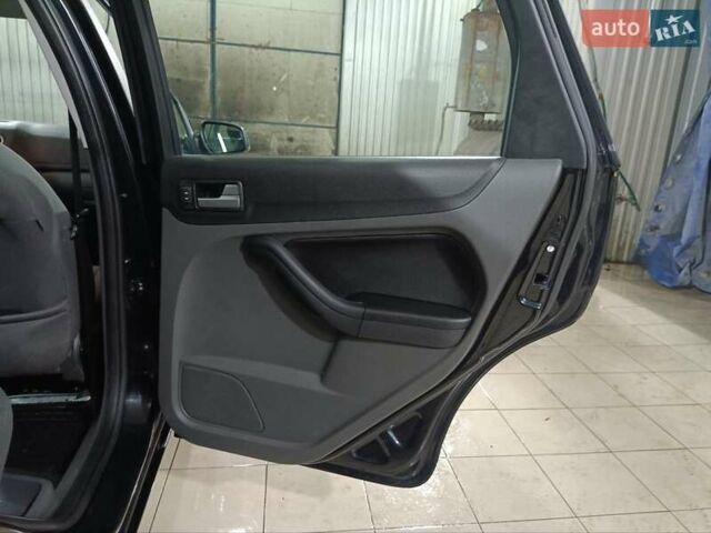 Черный Форд Фокус, объемом двигателя 1.6 л и пробегом 283 тыс. км за 4550 $, фото 11 на Automoto.ua