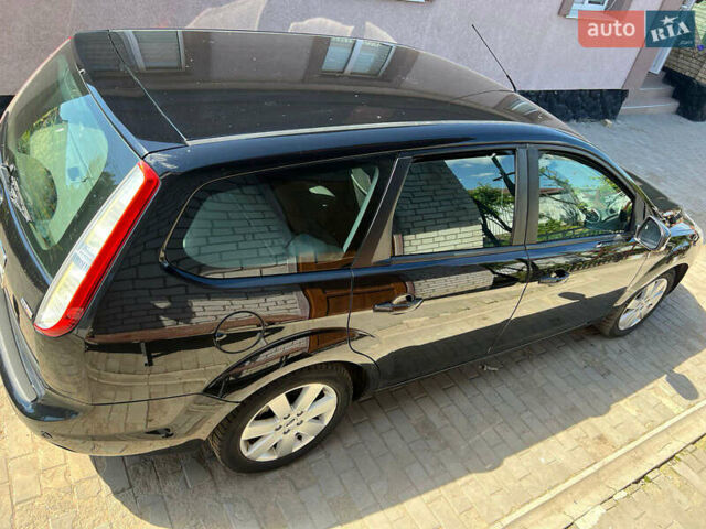 Черный Форд Фокус, объемом двигателя 1.6 л и пробегом 181 тыс. км за 5300 $, фото 2 на Automoto.ua