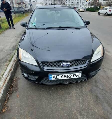 Черный Форд Фокус, объемом двигателя 1.6 л и пробегом 300 тыс. км за 4730 $, фото 4 на Automoto.ua