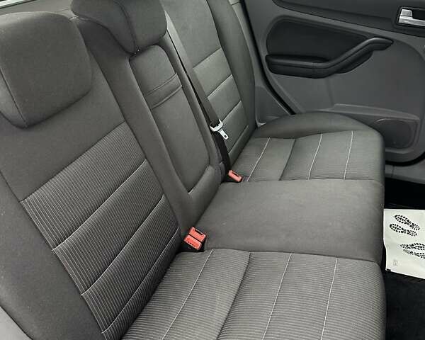 Черный Форд Фокус, объемом двигателя 1.6 л и пробегом 181 тыс. км за 5200 $, фото 11 на Automoto.ua