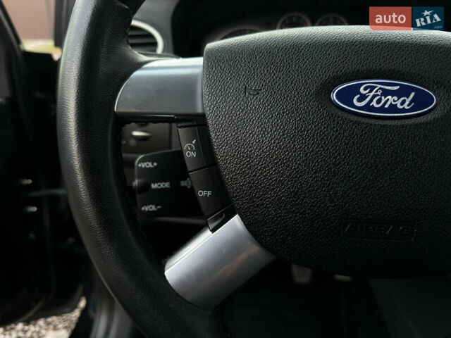 Черный Форд Фокус, объемом двигателя 1.8 л и пробегом 188 тыс. км за 5600 $, фото 27 на Automoto.ua