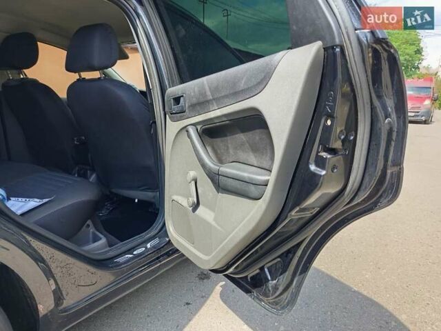 Черный Форд Фокус, объемом двигателя 1.6 л и пробегом 395 тыс. км за 4000 $, фото 4 на Automoto.ua