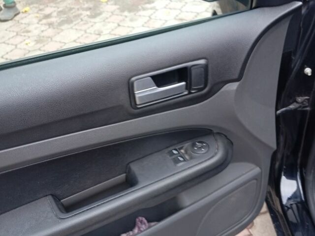 Черный Форд Фокус, объемом двигателя 1.6 л и пробегом 250 тыс. км за 4700 $, фото 7 на Automoto.ua