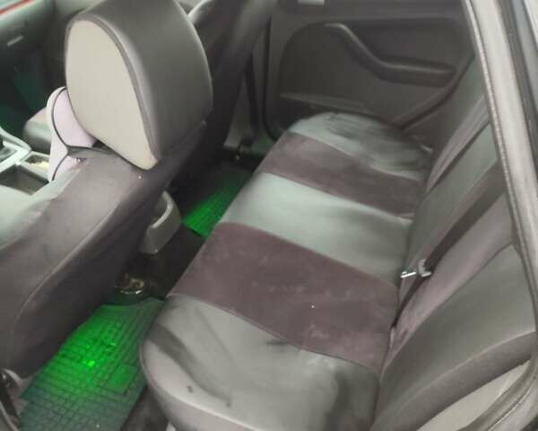 Черный Форд Фокус, объемом двигателя 1.6 л и пробегом 286 тыс. км за 4800 $, фото 6 на Automoto.ua