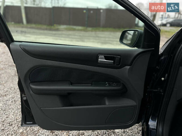 Черный Форд Фокус, объемом двигателя 1.8 л и пробегом 188 тыс. км за 5600 $, фото 18 на Automoto.ua