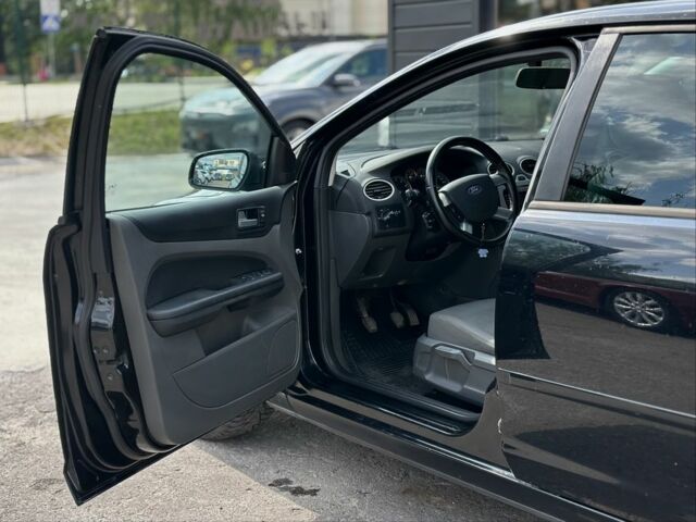 Черный Форд Фокус, объемом двигателя 1.9 л и пробегом 321 тыс. км за 4999 $, фото 11 на Automoto.ua