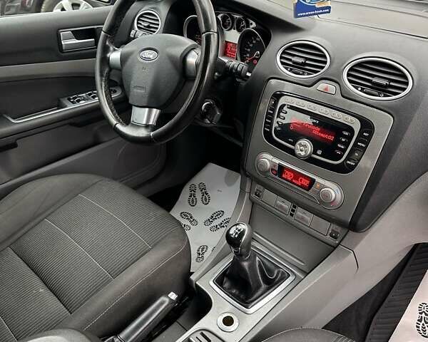 Черный Форд Фокус, объемом двигателя 1.6 л и пробегом 181 тыс. км за 5200 $, фото 13 на Automoto.ua