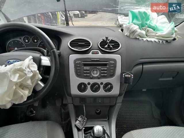Черный Форд Фокус, объемом двигателя 1.39 л и пробегом 160 тыс. км за 1400 $, фото 3 на Automoto.ua