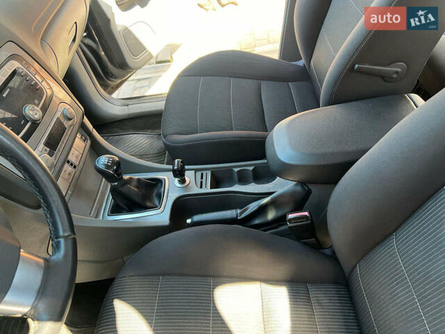 Черный Форд Фокус, объемом двигателя 1.6 л и пробегом 181 тыс. км за 5300 $, фото 5 на Automoto.ua