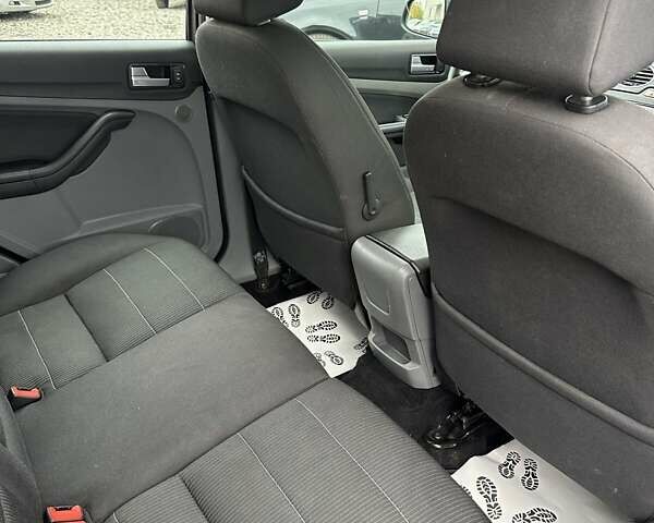 Черный Форд Фокус, объемом двигателя 1.6 л и пробегом 181 тыс. км за 5200 $, фото 5 на Automoto.ua