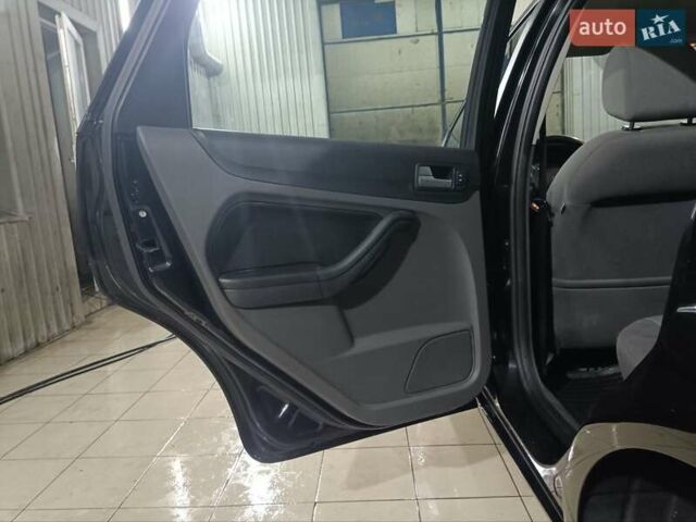 Черный Форд Фокус, объемом двигателя 1.6 л и пробегом 283 тыс. км за 4550 $, фото 14 на Automoto.ua
