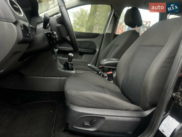 Черный Форд Фокус, объемом двигателя 1.8 л и пробегом 188 тыс. км за 5600 $, фото 22 на Automoto.ua