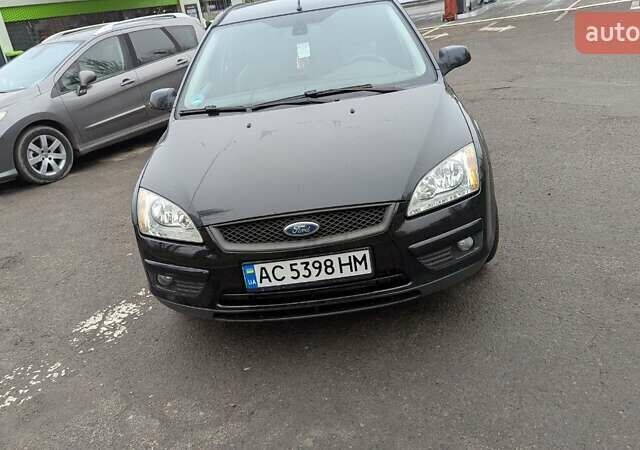 Черный Форд Фокус, объемом двигателя 1.6 л и пробегом 286 тыс. км за 4800 $, фото 2 на Automoto.ua