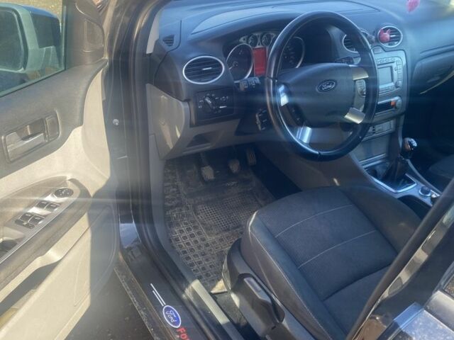 Черный Форд Фокус, объемом двигателя 1.6 л и пробегом 240 тыс. км за 4500 $, фото 5 на Automoto.ua