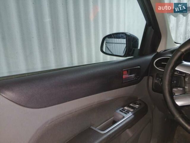 Черный Форд Фокус, объемом двигателя 1.6 л и пробегом 320 тыс. км за 4500 $, фото 3 на Automoto.ua