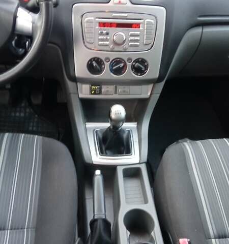 Черный Форд Фокус, объемом двигателя 1.6 л и пробегом 196 тыс. км за 5000 $, фото 3 на Automoto.ua