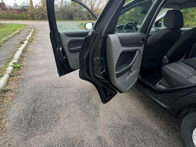 Черный Форд Фокус, объемом двигателя 1.6 л и пробегом 278 тыс. км за 4600 $, фото 9 на Automoto.ua